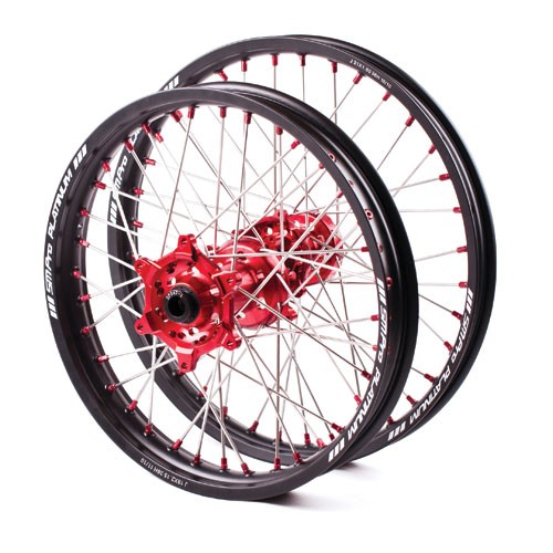 SM Pro Pt, Beta 18 x 2.15, Red/Black/Red